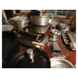 LARGE ASSORTMENT OF BAKEWARE & COOKWARE