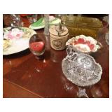 Various collectable glassware & china