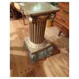 2 decorative pedestals