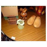 Lot of assorted decor