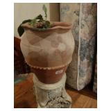 Lg planter & pedestal