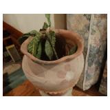 Lg planter & pedestal