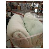 oversized queen coma inducer Me Sooo Comfy Conforter