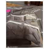 Vcny Home Carmen Pintuck 4 Piece Comforter Set, King Bedding