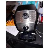 DeLonghi EC155 15 Bar Espresso and Cappuccino Machine, Black