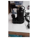 Superior Pump 92572 1/2 HP Thermoplastic Submersible Sump Pump with Vertical Float Switch