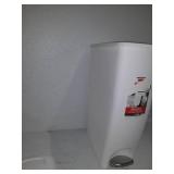 Rubbermaid Slim-fit Step-on Wastebasket
