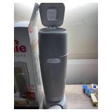 Diaper Genie Complete Pail with 3 Refills -Gray - Missing the 3 refill packs - Functions correctly