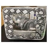 Aubree Quilt Paisley Damask Print Pattern Reversible 3 Piece Lightweight Bedding Blanket Bedspread Set