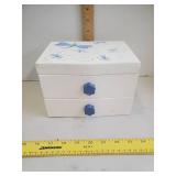 Jewelry box w/butterflies