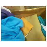 zippable tote w/curtains and other cloth/linen