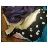 zippable tote w/curtains and other cloth/linen