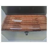 Expanding bill file folder