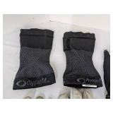 (4) Pairs of sporting gloves
