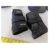 (2) Bauer knee pads & Bauer wrist wraps