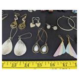 (20) Pairs of earrings