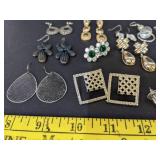 (20) Pairs of earrings