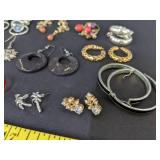 (20) Pairs of earrings