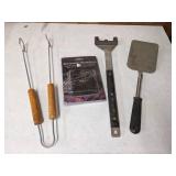 Grill utensils