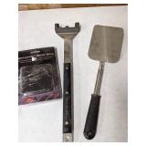 Grill utensils