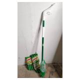 Libman Freedom Kit Spray Mop, Includes 2 Microfiber Refill Pads, Green, White