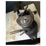 Collet Vice and 2 Desks Lot