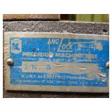 Kurt 6" Single Vise w/ Handle