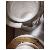 BIANCA LEAF 3 PC CANISTER SET 80oz., 48oz, 20oz(The Big One Is Broken)