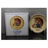 Goebel Hummel Annual Plate Bas Relief 7.5" 1982