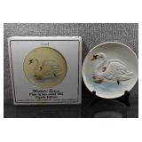 Goebel Mothers Series Plate Bas Relief 7-3/8" 1982 Eighth Edition Swans