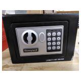 Honeywell - 0.17 Cu. Ft. Security Safe - Black