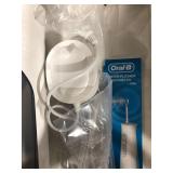 Oral-B - Water Flosser Advanced, Portable Oral Irrigator Handle with 2 Nozzles - White