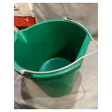 Farm Innovators "All Seasons" Oversized 5-Gallon Flat-Back Heated Bucket Model FB-120, 120-Watt