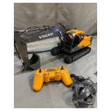 Volvo RC Excavator 3 in 1 Construction Truck Metal Shovel and Drill 17 Channel 1/16 Scale Full Functional with 2 Bonus Tools Hydraulic Electric Remote Control Excavator Construction Tractor