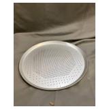 Pizza Pan 16 Inch, Beasea Pizza Dish for Oven Perforated Pizza Crisper Tray with Holes Aluminum Alloy Round Oven Pizza Tray Food Network Pizza Pan Baking Tray Bakeware for Home Restaurant Kitchen