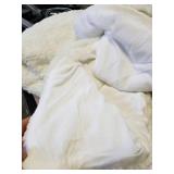 Bedsure Sherpa Comforter (Full/Queen Size)