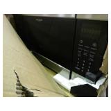 Brand new large Frigidaire Gallery microwave oven.