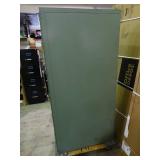 Heavy duty 5 drawer file cabinet, lockable by padlock. Drawers roll smooth.