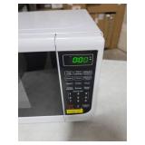 Farberware Classic FMO07ABTWHA 0.7 Cu. Ft 700-Watt Microwave Oven with LED Lighting, White