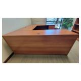U Shaped Wooden Laminate Office Desk and Bookshelf