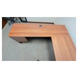 U Shaped Wooden Laminate Office Desk and Bookshelf