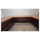 U Shaped Wooden Laminate Office Desk and Bookshelf