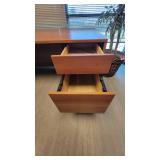 U Shaped Wooden Laminate Office Desk and Bookshelf