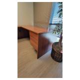 U Shaped Wooden Laminate Office Desk and Bookshelf