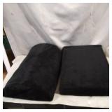 The center console and armrest in your truck can take a lot of abuse but you can easily protect it and add comfort with an easy-to-use, soft fleece ...