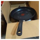 NONSTICK DISHWASHER SAFE COOKWARE FRY PAN W/ LID
