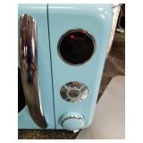 Galanz - Retro 0.7 Cu. Ft. Microwave - Bebop Blue