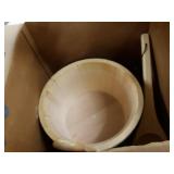 Navaris Wooden Sauna Bucket with Ladle - Essential Spa Accessory for Steam Room with 1.3 Gallon Pine Wood Bucket, Plastic Liner, Ladle, Sand Timer