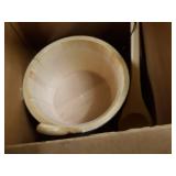 Navaris Wooden Sauna Bucket with Ladle - Essential Spa Accessory for Steam Room with 1.3 Gallon Pine Wood Bucket, Plastic Liner, Ladle, Sand Timer