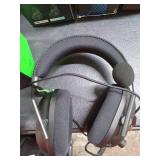 Razer BlackShark V2 Gaming Headset: THX 7.1 Spatial Surround Sound - 50mm Drivers - Detachable Mic - PC, PS4, PS5, Switch, Xbox One, Xbox Series X & S, Mobile - 3.5 mm Audio Jack & USB DAC - Black